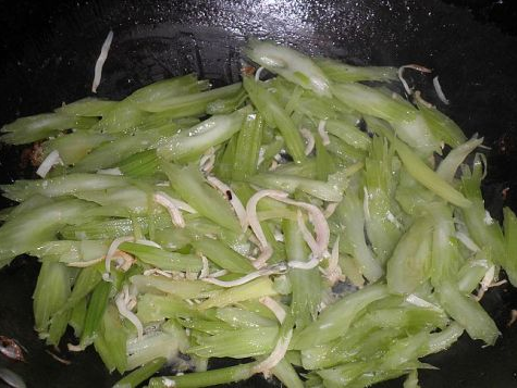 銀魚炒芹菜