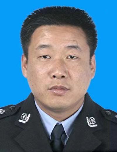 徐強(山東省臨沂市臨沭縣公安局黨委委員、副局長、三級警長) 徐強(山東省臨沂市臨沭縣公安局黨委委員、副局長、三級警長)