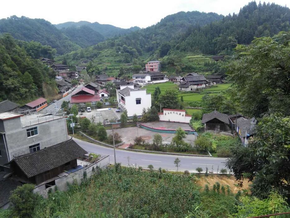 朗江鎮岩梅村 朗江鎮岩梅村