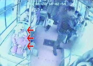 4.20日劉漢格在公車上的監控錄像