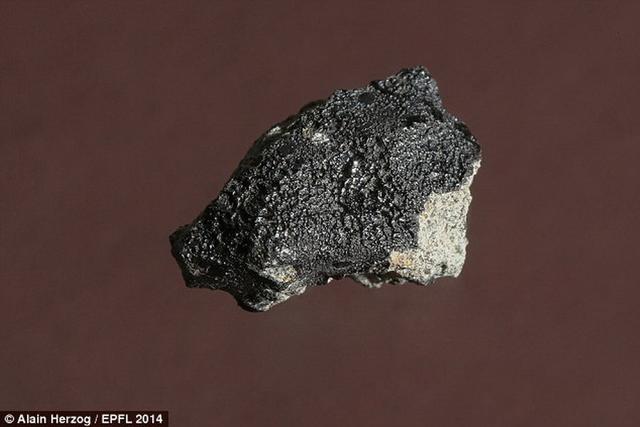 硫銻銅銀礦