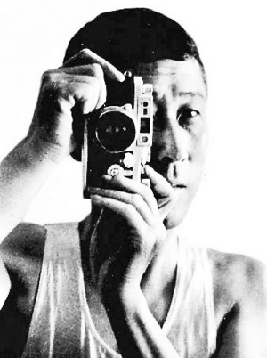 1961年夏雷鋒趁張峻不注意抓拍的照片