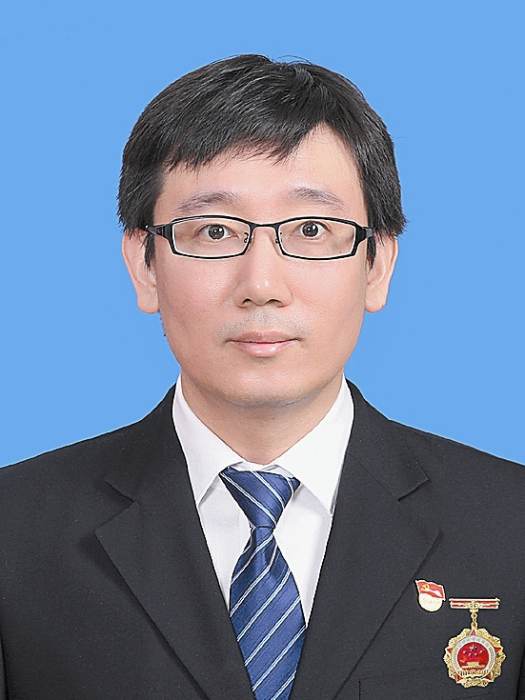 許斌(大連鑾藝精密模塑製造有限公司工匠技師、項目負責人) 許斌(大連鑾藝精密模塑製造有限公司工匠技師、項目負責人)