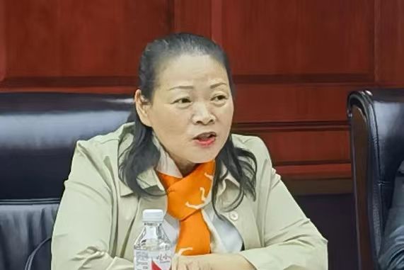唐瑛(湘西土家族苗族自治州人民醫院黨委委員、紀委書記) 唐瑛(湘西土家族苗族自治州人民醫院黨委委員、紀委書記)