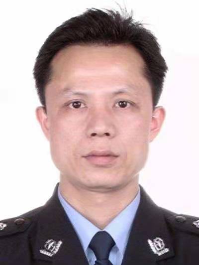 羅剛(合山市人民政府副市長、公安局黨委書記、局長) 羅剛(合山市人民政府副市長、公安局黨委書記、局長)