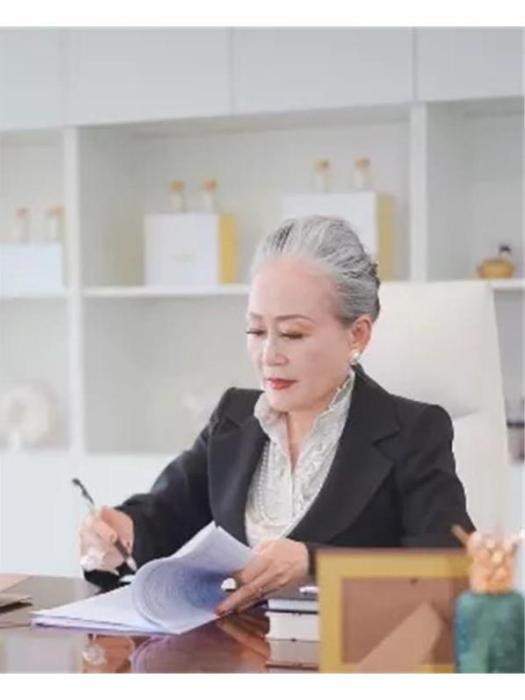 劉明明(70歲女總裁) 劉明明(70歲女總裁)