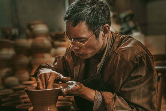 吳立勇(建窯建盞燒制技藝代表性傳承人) 吳立勇(建窯建盞燒制技藝代表性傳承人)