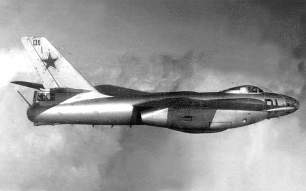 伊爾-28初號機