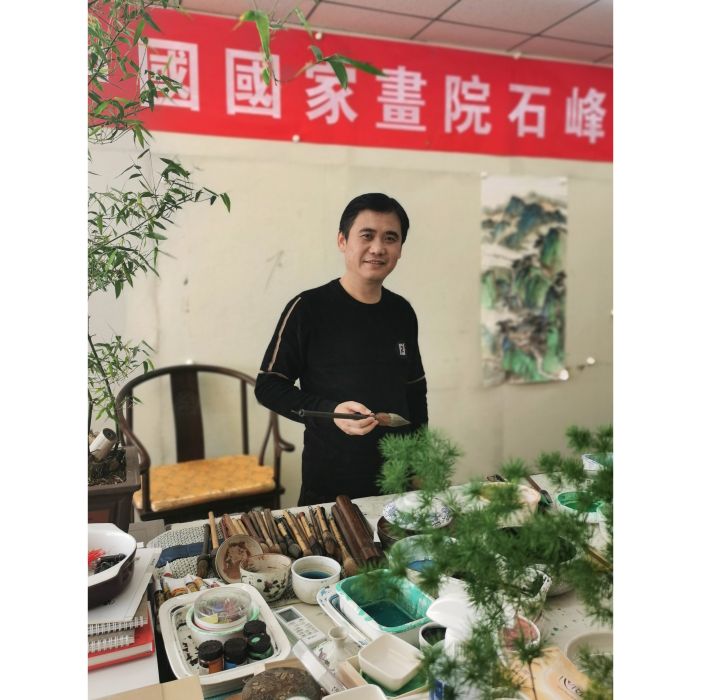 高楊(現任廬山智慧旅遊發展服務中心文化活動中心主任,廬山美術館館長,畫院院長。) 高楊(現任廬山智慧旅遊發展服務中心文化活動中心主任,廬山美術館館長,畫院院長。)