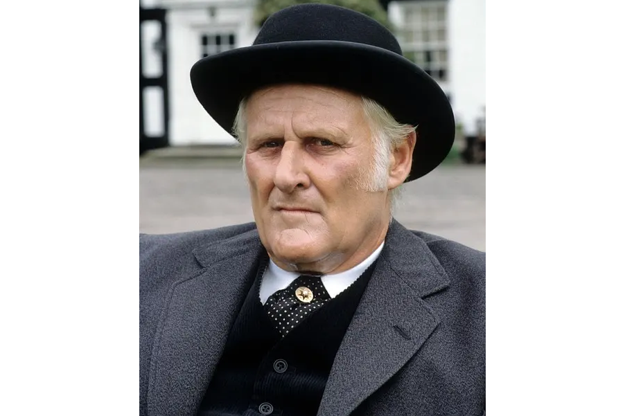 彼得·沃恩(Peter Vaughan) 彼得·沃恩(Peter Vaughan)
