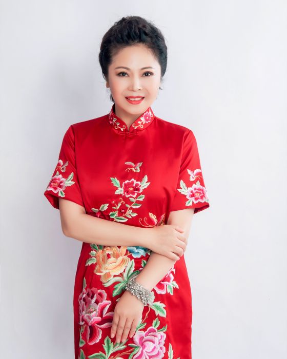 袁冬(北京軍區戰友文工團獨唱演員) 袁冬(北京軍區戰友文工團獨唱演員)