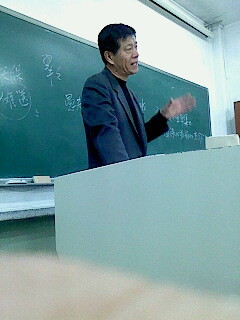 鐵榮老師在授課