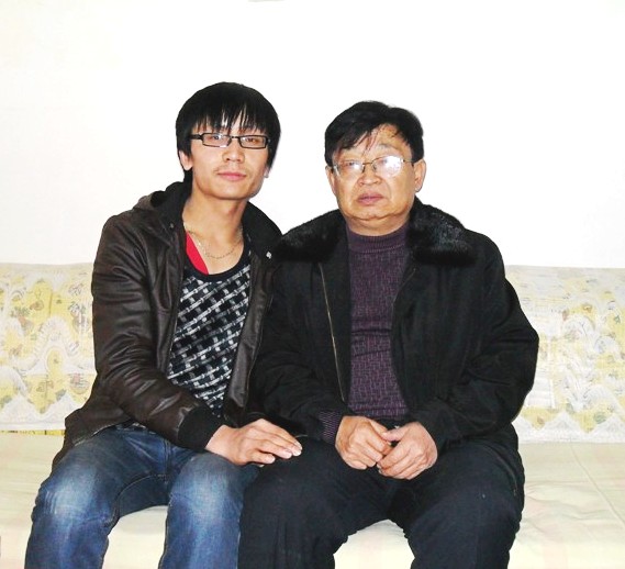 退休後的曹大斌和孟門青年陳黎雲