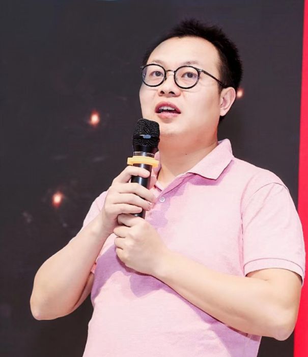 鄧青(親子貓國際教育創始合伙人&COO) 鄧青(親子貓國際教育創始合伙人&COO)