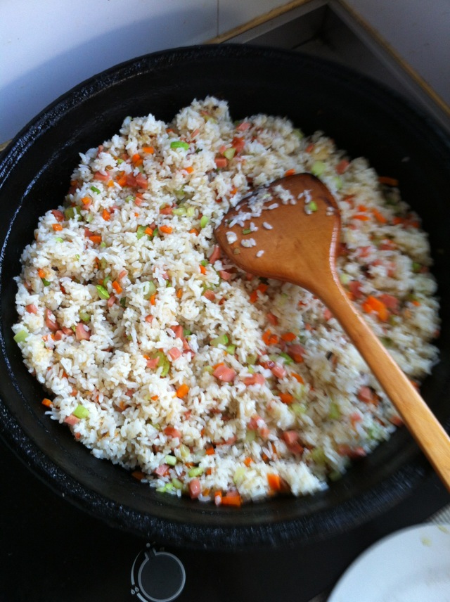 蔬菜肉丁炒米飯