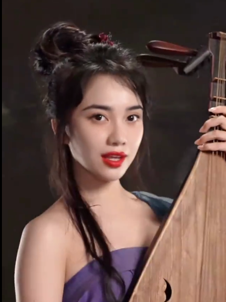 柳燕(懸疑劇情電影《滿江紅》中的女配角) 柳燕(懸疑劇情電影《滿江紅》中的女配角)