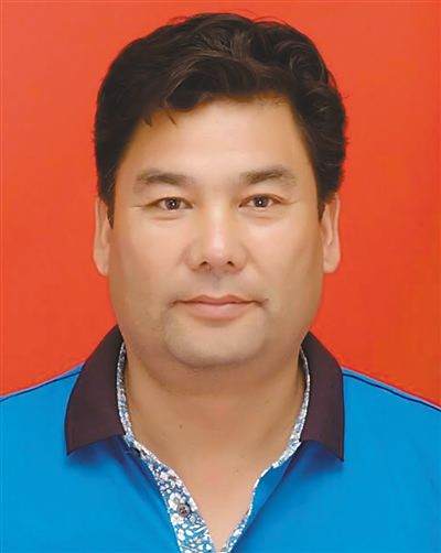 庫爾班·尼亞孜(第十四屆全國人大代表,新疆維吾爾自治區烏什縣前進鎮國家通用語言國小校長) 庫爾班·尼亞孜(第十四屆全國人大代表,新疆維吾爾自治區烏什縣前進鎮國家通用語言國小校長)