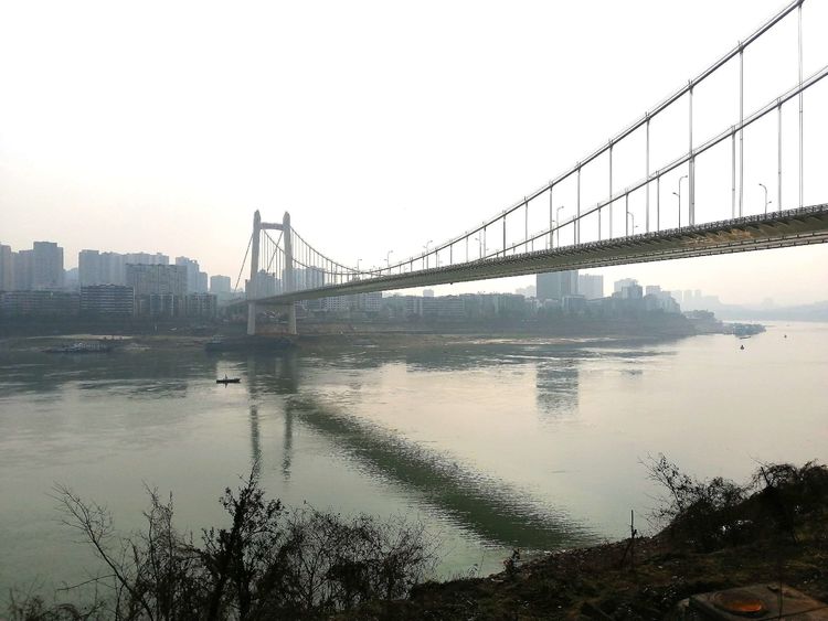 幾江長江大橋呈南至北方向布置