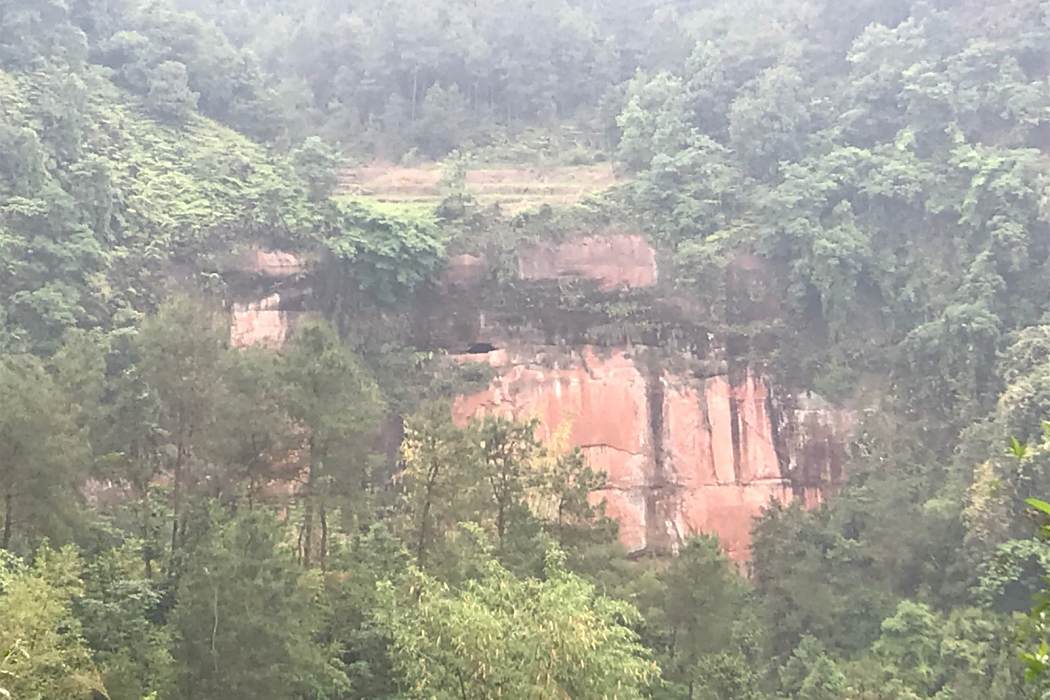 乾岩洞(富順縣李橋鎮五條溝村境內的一處古蹟)