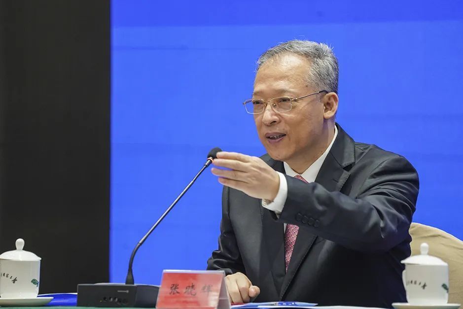 張曉輝(中華全國總工會宣傳教育部部長、新聞發言人) 張曉輝(中華全國總工會宣傳教育部部長、新聞發言人)