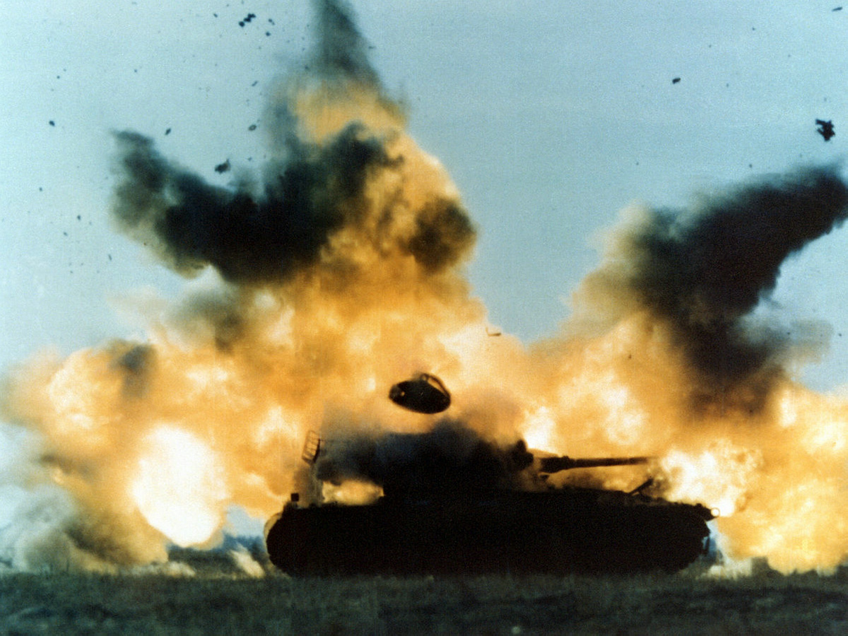 M48坦克在飛彈測試試驗中被擊中