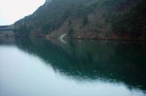靈鏡湖