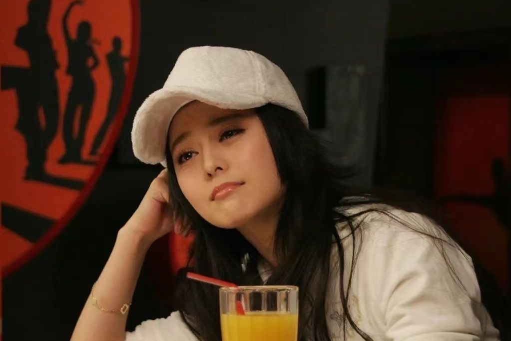 王菁菁(2009年章子怡主演電影《非常完美》中角色) 王菁菁(2009年章子怡主演電影《非常完美》中角色)