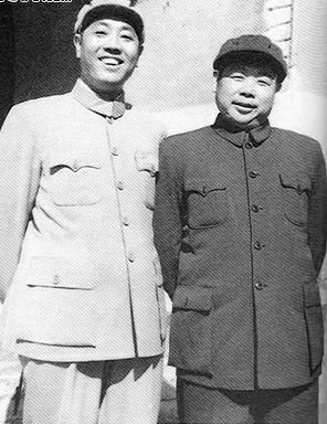 胥光義（左）與陳錫聯合影（1952年）