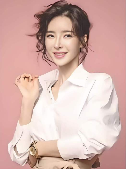 李穎芝(中國內地女演員、模特) 李穎芝(中國內地女演員、模特)