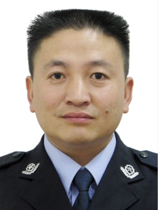 宋曉峰(湖北省十堰市竹山縣公安局黨委委員、副局長、三級高級警長) 宋曉峰(湖北省十堰市竹山縣公安局黨委委員、副局長、三級高級警長)