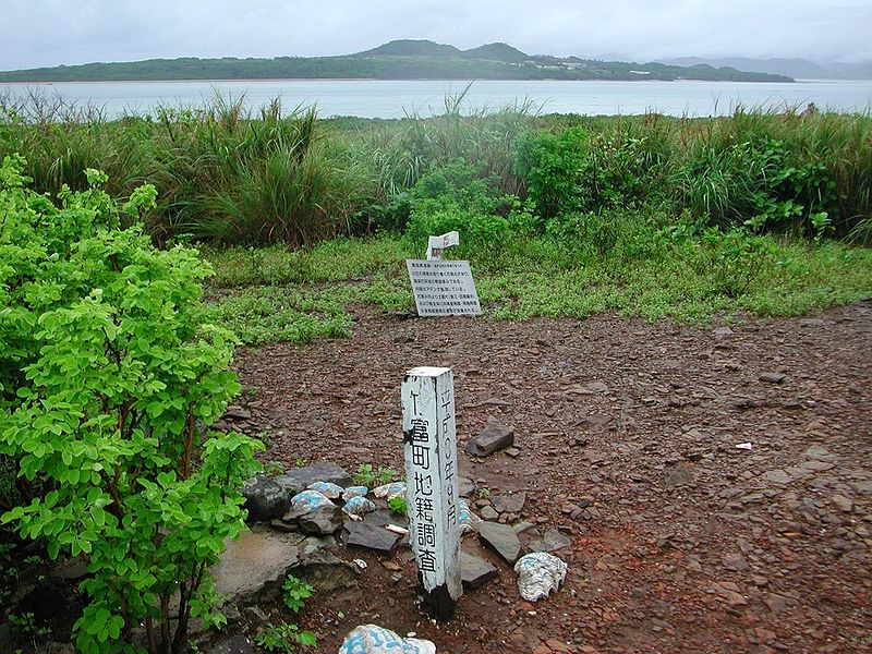 嘉彌真島的“山頂”，可遠眺小濱島。