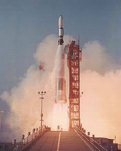 發射月球軌道4號的宇宙神-愛琴娜火箭