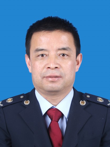 張力鋒(甘肅省平涼市國家稅務局黨組成員、副局長) 張力鋒(甘肅省平涼市國家稅務局黨組成員、副局長)