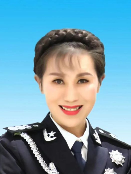 雲露(內蒙古自治區公安廳辦公室二級調研員,內蒙古文藝志願者協會副主席) 雲露(內蒙古自治區公安廳辦公室二級調研員,內蒙古文藝志願者協會副主席)