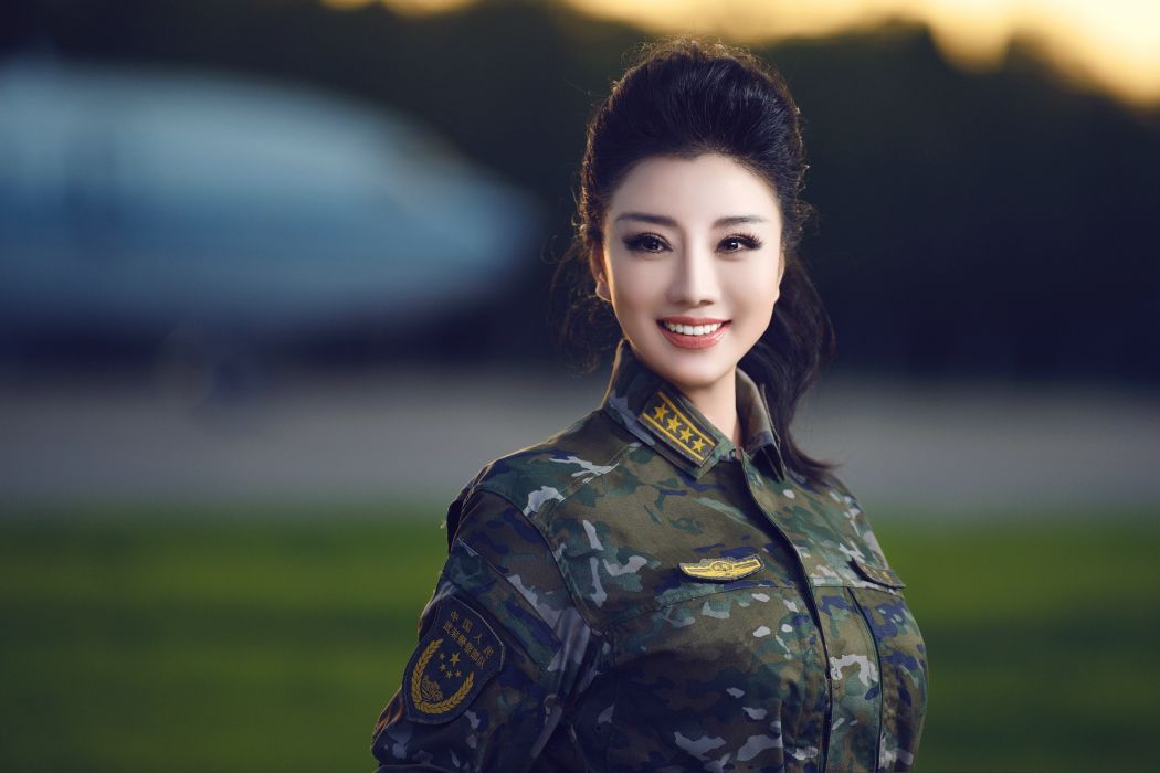 致敬軍旗(劉子旗演唱歌曲) 致敬軍旗(劉子旗演唱歌曲)
