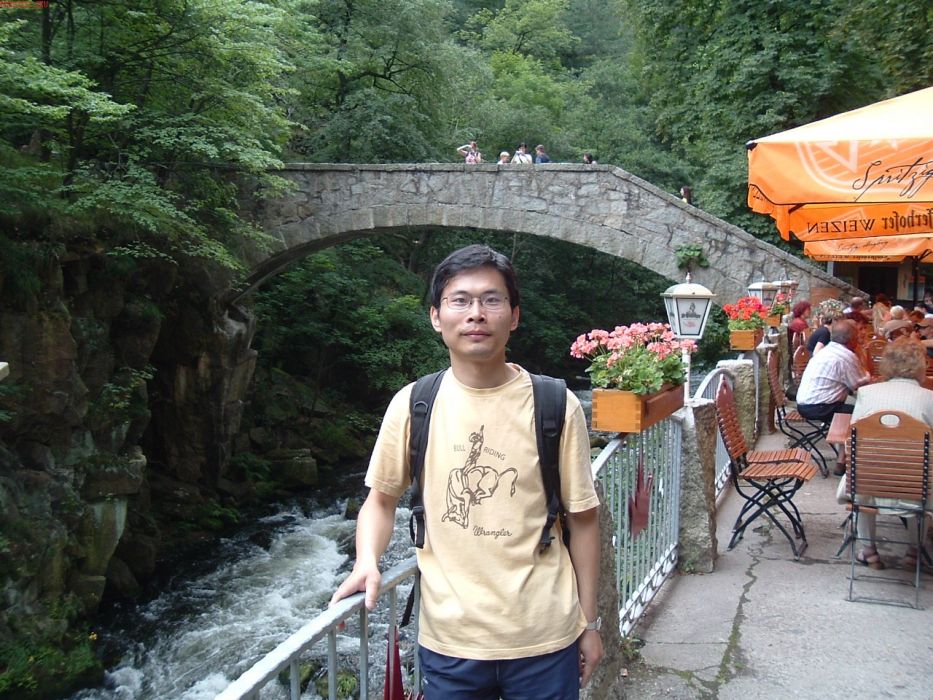 徐慶宇(東南大學物理系教授、博士生導師) 徐慶宇(東南大學物理系教授、博士生導師)