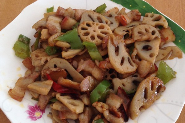 蓮藕炒肉粒 蓮藕炒肉粒