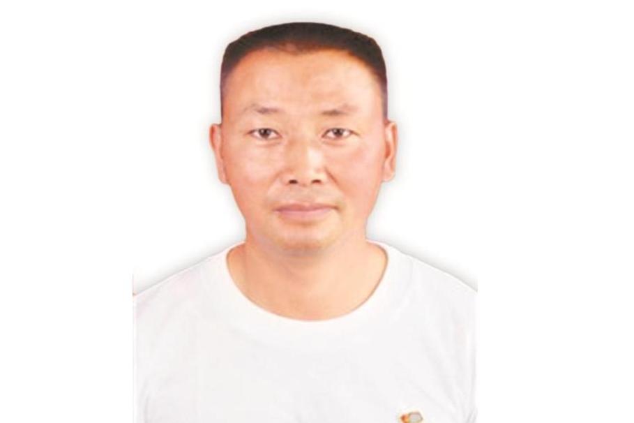 李仁貴(貴陽市烏當區高新路街道阿栗村舊寨村民組長、村監委會成員) 李仁貴(貴陽市烏當區高新路街道阿栗村舊寨村民組長、村監委會成員)