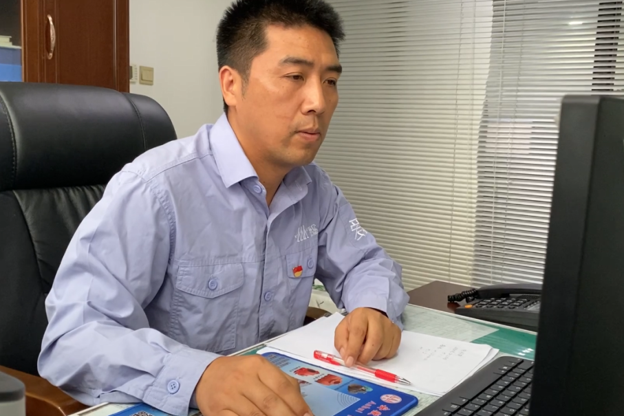 姚利(廣安愛眾股份公司水務事業部安裝隊隊長) 姚利(廣安愛眾股份公司水務事業部安裝隊隊長)