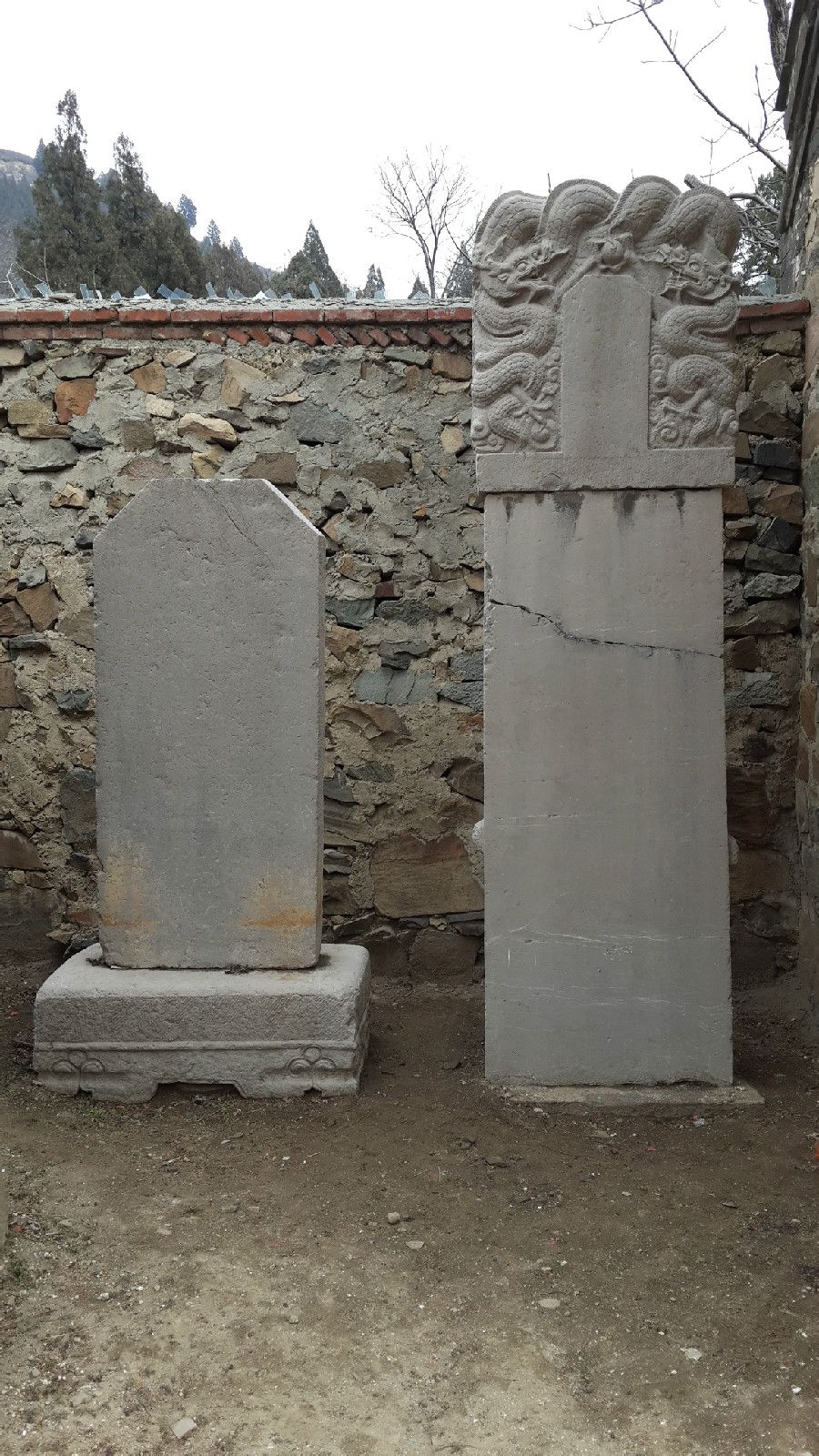 聖泉寺內的古代石碑