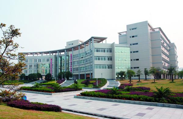 三峽大學科技學院