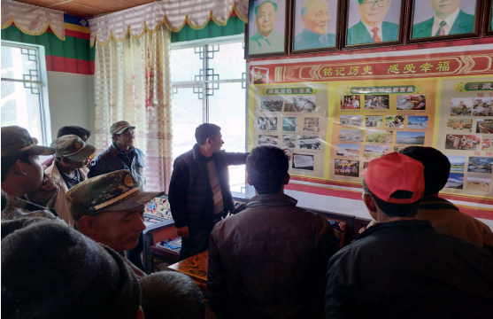 2017年3月28日沖堆村開展觀看新舊西藏對比展覽