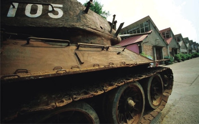 坦克倉庫中心的坦克
