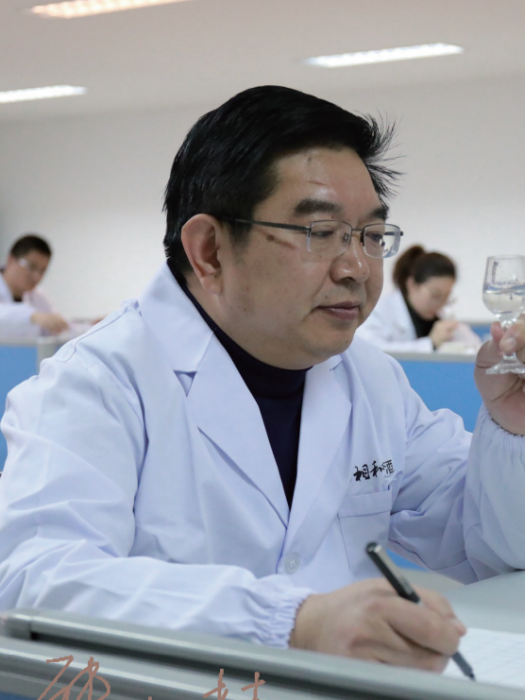 張加林(江蘇湯溝兩相和酒業有限公司總工程師) 張加林(江蘇湯溝兩相和酒業有限公司總工程師)