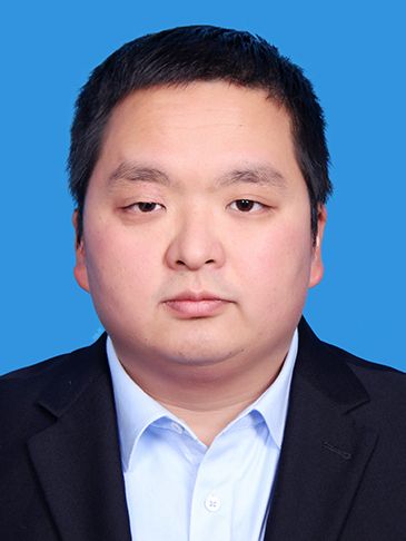譚濱(重慶市巫山縣竹賢鄉黨委委員、政法委員、人武部部長、團委書記)
