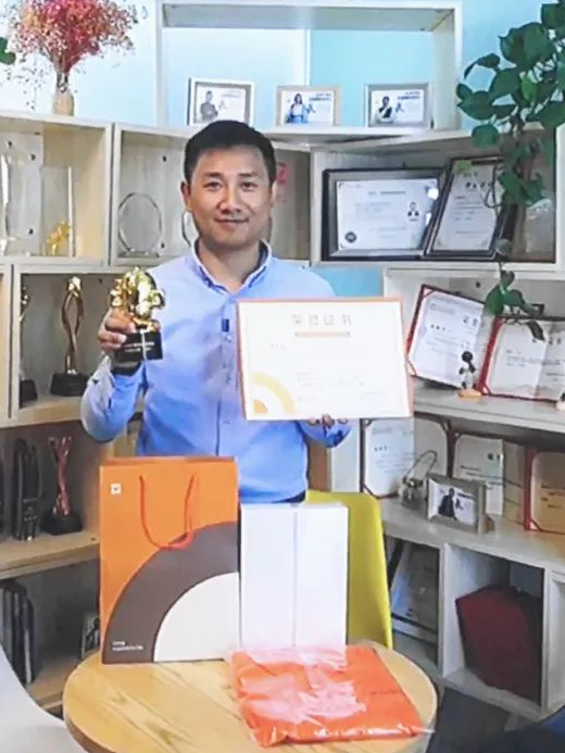 蔡新宇(大童保險新耀志誠團隊總經理) 蔡新宇(大童保險新耀志誠團隊總經理)