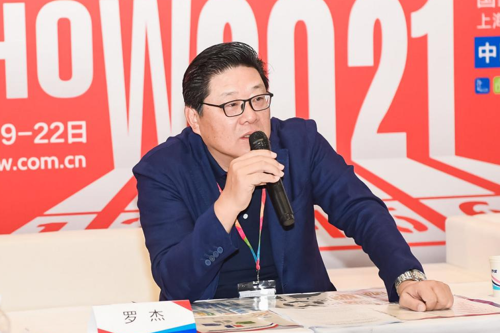 羅傑(中國體育用品業聯合會副主席兼秘書長) 羅傑(中國體育用品業聯合會副主席兼秘書長)
