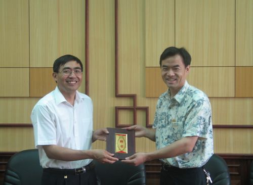 宋春光(哈爾濱師範大學管理學院副教授,碩士生導師) 宋春光(哈爾濱師範大學管理學院副教授,碩士生導師)