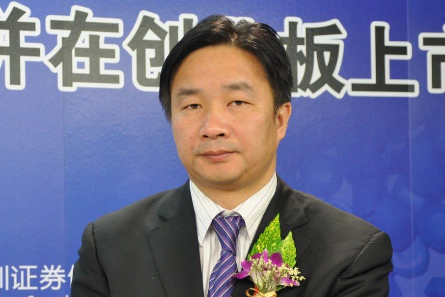 周建明(德威新材董事長,董事) 周建明(德威新材董事長,董事)