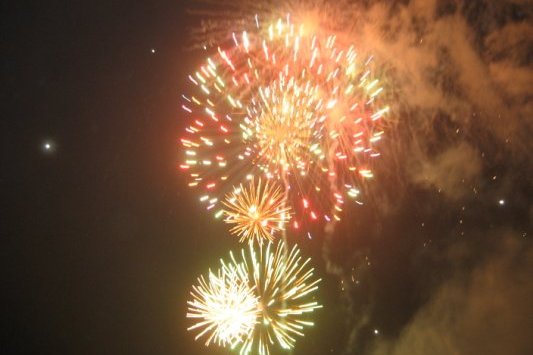 比煙花絢爛 比煙花絢爛